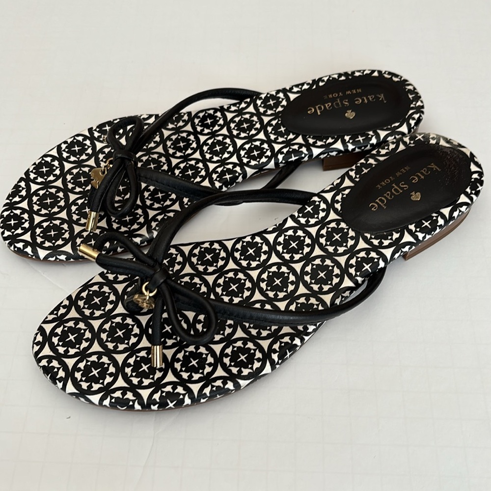 Kate Spade Mistic Bow Black/White Leather Thong Sandals in Size 7.5 - Picture 3 of 12